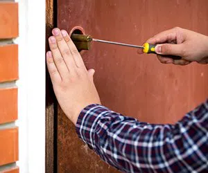 Lock Locksmith Tech St Louis, MO 314-800-0119 - garage-door-locks