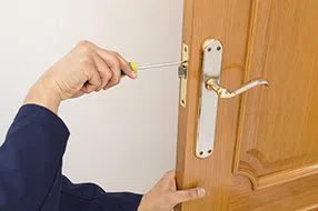 Lock Locksmith Tech St Louis, MO 314-800-0119 - lock-changing